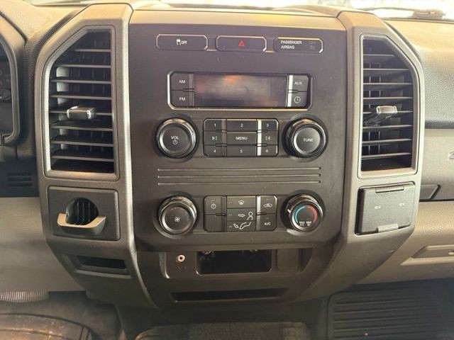 Ford Super Duty F-250 SRW Vehicle Full-screen Gallery Image 14