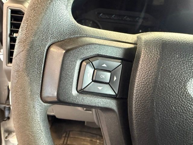Ford Super Duty F-250 SRW Vehicle Full-screen Gallery Image 15