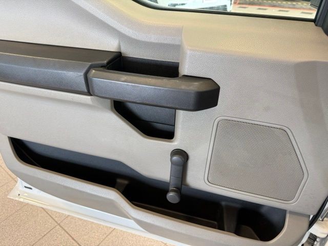 Ford Super Duty F-250 SRW Vehicle Full-screen Gallery Image 16