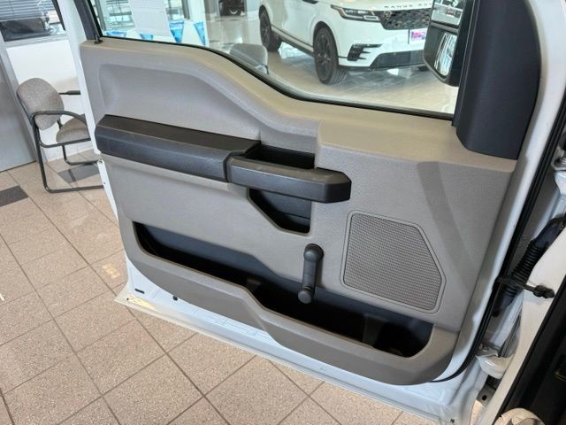 Ford Super Duty F-250 SRW Vehicle Full-screen Gallery Image 17