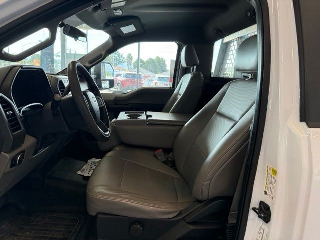 Ford Super Duty F-250 SRW Vehicle Full-screen Gallery Image 18