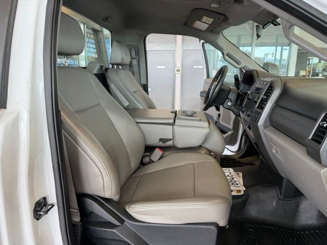 Ford Super Duty F-250 SRW Vehicle Full-screen Gallery Image 20