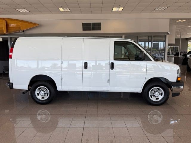 Chevrolet Express Cargo Van Vehicle Full-screen Gallery Image 02