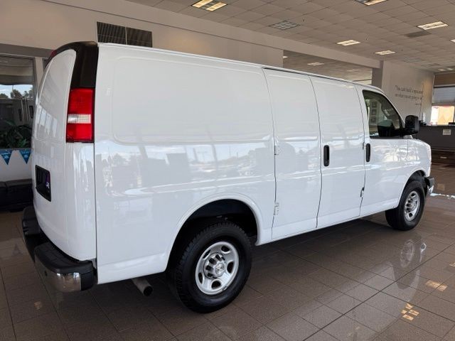 Chevrolet Express Cargo Van Vehicle Full-screen Gallery Image 03