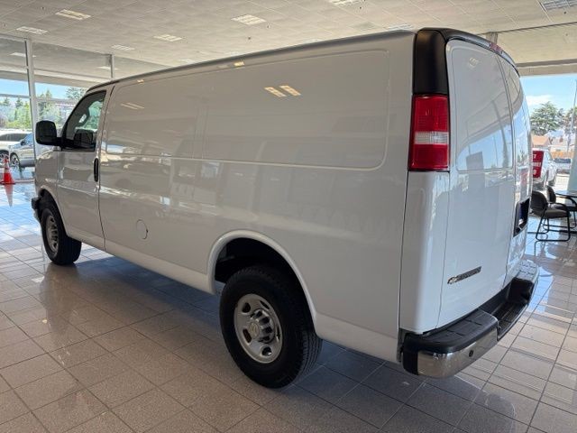 Chevrolet Express Cargo Van Vehicle Full-screen Gallery Image 05