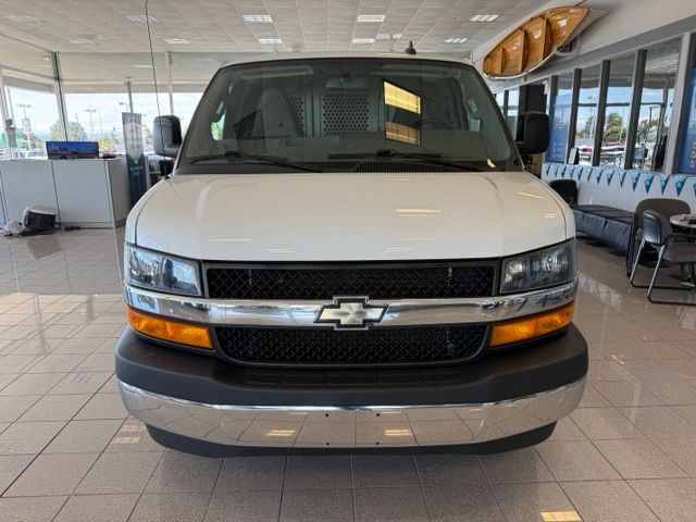 Chevrolet Express Cargo Van Vehicle Full-screen Gallery Image 07