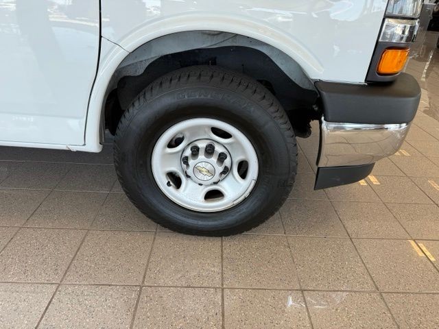 Chevrolet Express Cargo Van Vehicle Full-screen Gallery Image 10