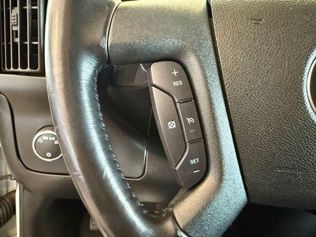 Chevrolet Express Cargo Van Vehicle Full-screen Gallery Image 16