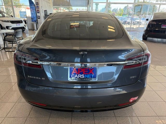 Tesla Model S Vehicle Full-screen Gallery Image 04