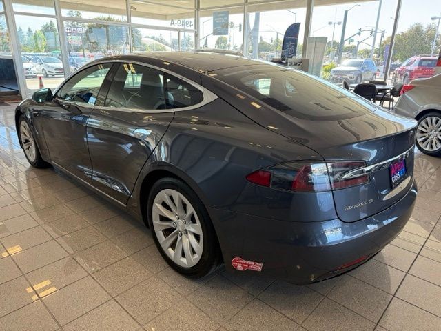 Tesla Model S Vehicle Full-screen Gallery Image 05