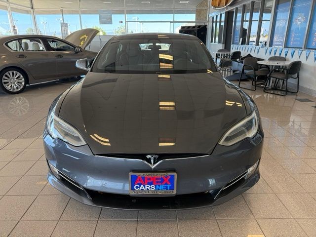 Tesla Model S Vehicle Full-screen Gallery Image 07