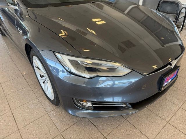 Tesla Model S Vehicle Full-screen Gallery Image 08
