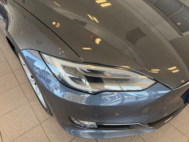 Tesla Model S Vehicle Full-screen Gallery Image 09