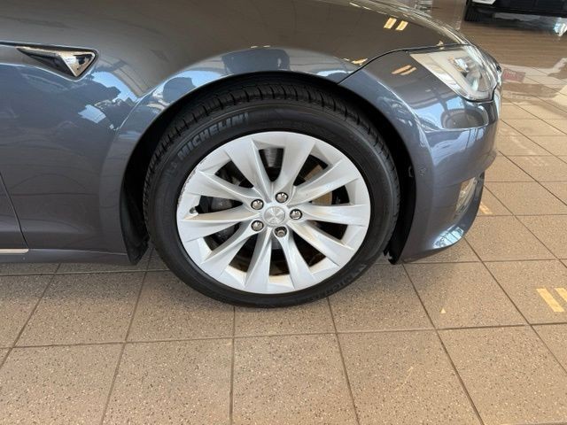 Tesla Model S Vehicle Full-screen Gallery Image 10