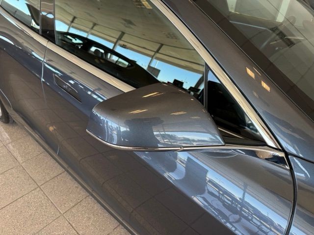Tesla Model S Vehicle Full-screen Gallery Image 11