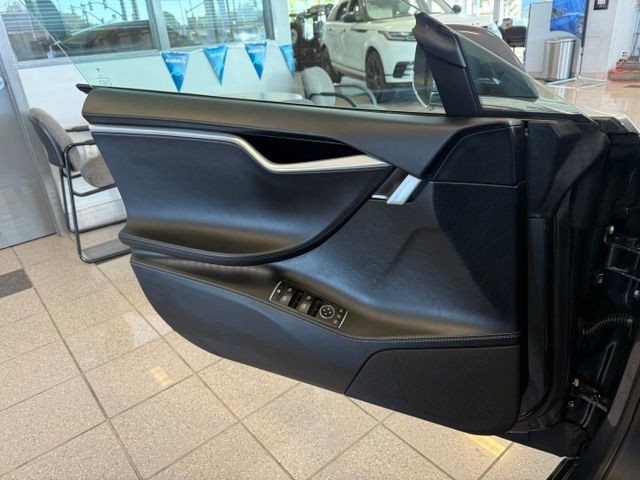 Tesla Model S Vehicle Full-screen Gallery Image 19