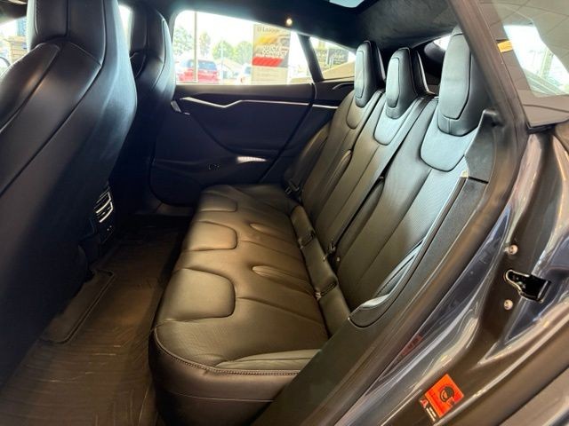 Tesla Model S Vehicle Full-screen Gallery Image 20