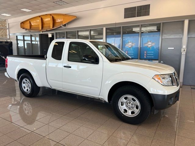 Nissan Frontier Vehicle Full-screen Gallery Image 02