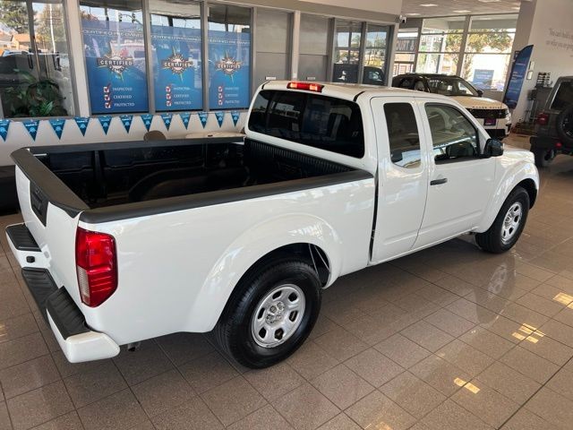 Nissan Frontier Vehicle Full-screen Gallery Image 03