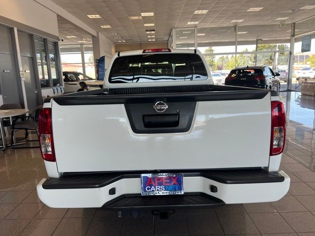 Nissan Frontier Vehicle Full-screen Gallery Image 05