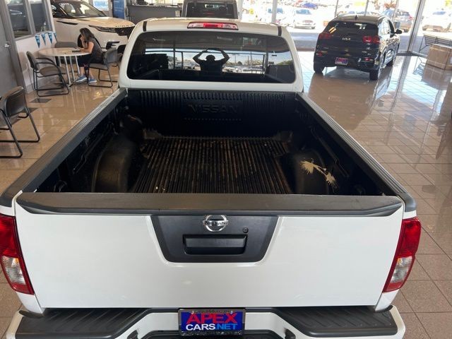 Nissan Frontier Vehicle Full-screen Gallery Image 07