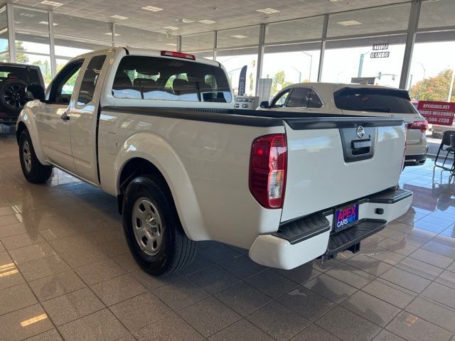 Nissan Frontier Vehicle Full-screen Gallery Image 09
