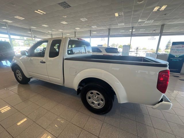 Nissan Frontier Vehicle Full-screen Gallery Image 10