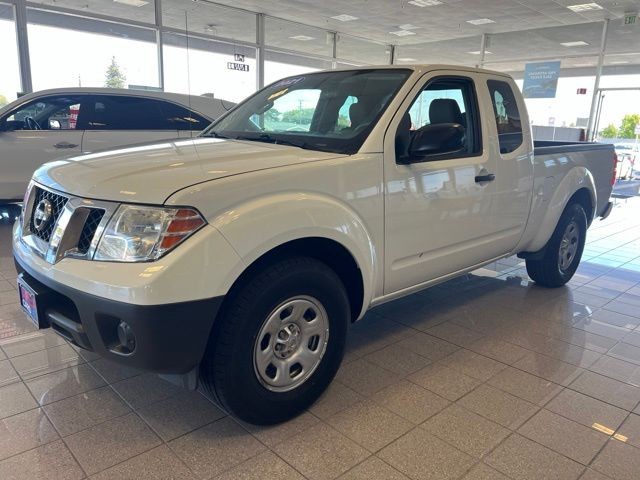 Nissan Frontier Vehicle Full-screen Gallery Image 12