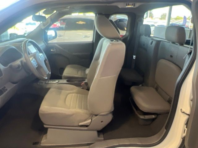 Nissan Frontier Vehicle Full-screen Gallery Image 17