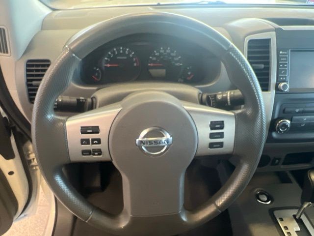Nissan Frontier Vehicle Full-screen Gallery Image 18