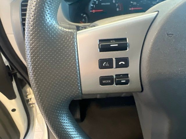 Nissan Frontier Vehicle Full-screen Gallery Image 19