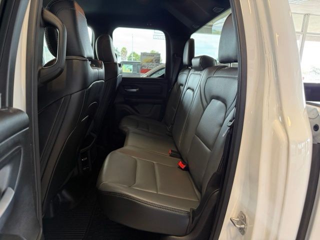 Ram 1500 Vehicle Full-screen Gallery Image 04