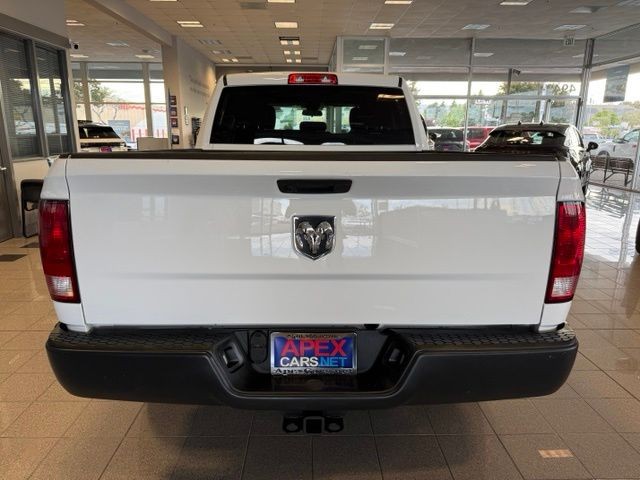 Ram 1500 Classic Vehicle Full-screen Gallery Image 04