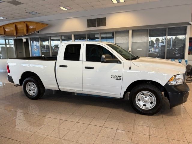 Ram 1500 Classic Vehicle Full-screen Gallery Image 05