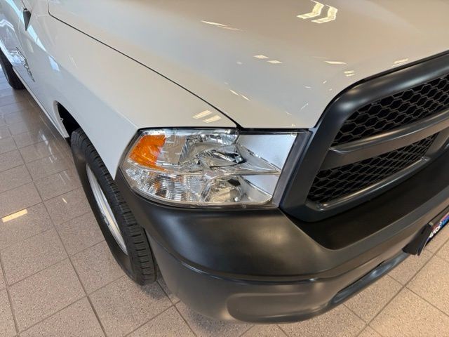 Ram 1500 Classic Vehicle Full-screen Gallery Image 11