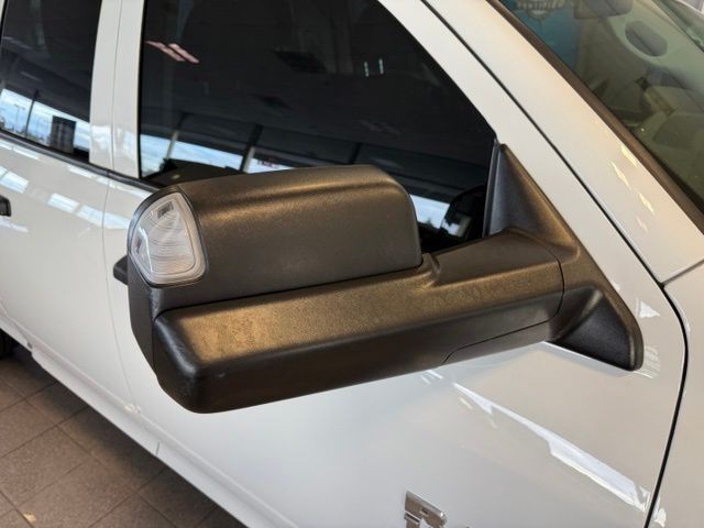 Ram 1500 Classic Vehicle Full-screen Gallery Image 14