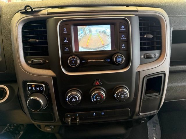 Ram 1500 Classic Vehicle Full-screen Gallery Image 18