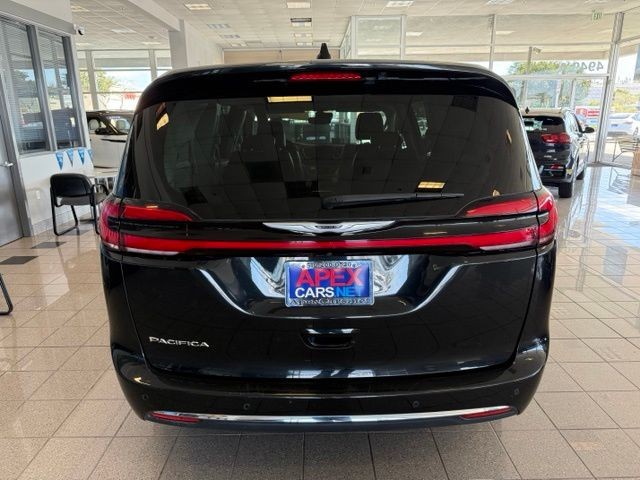 Chrysler Pacifica Vehicle Full-screen Gallery Image 04