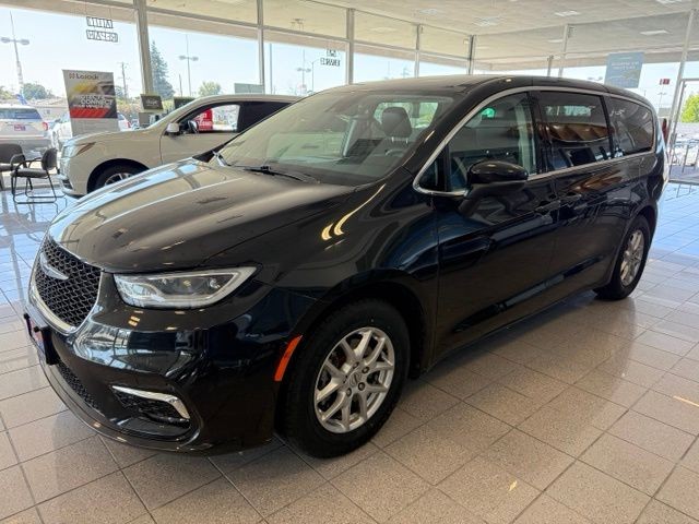 Chrysler Pacifica Vehicle Full-screen Gallery Image 06