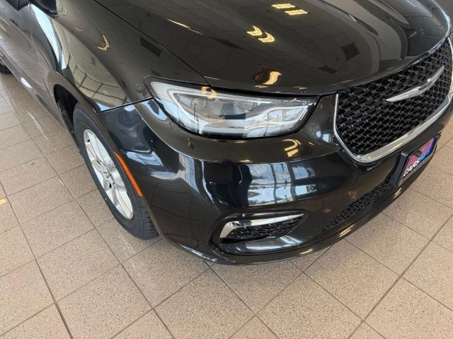 Chrysler Pacifica Vehicle Full-screen Gallery Image 08