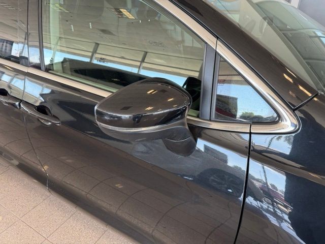 Chrysler Pacifica Vehicle Full-screen Gallery Image 11