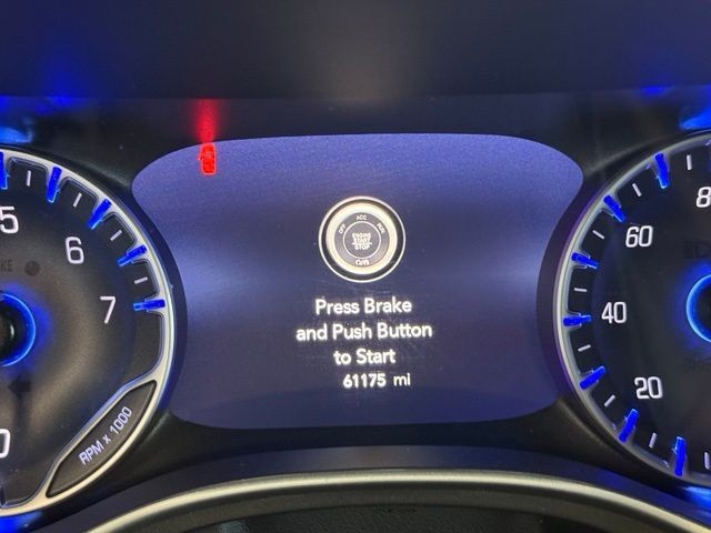 Chrysler Pacifica Vehicle Full-screen Gallery Image 12
