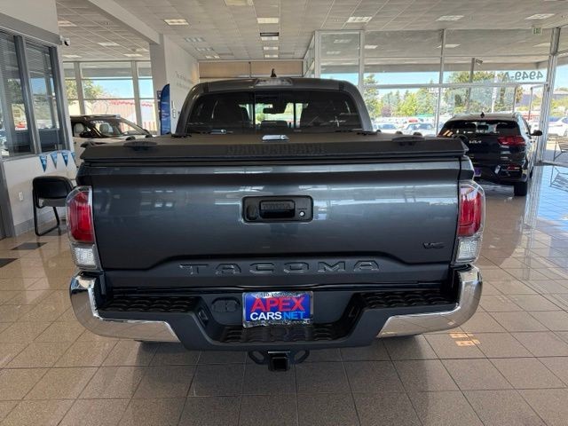 Toyota Tacoma 4WD Vehicle Full-screen Gallery Image 04