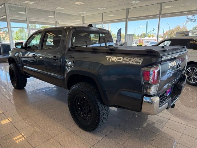 Toyota Tacoma 4WD Vehicle Full-screen Gallery Image 06