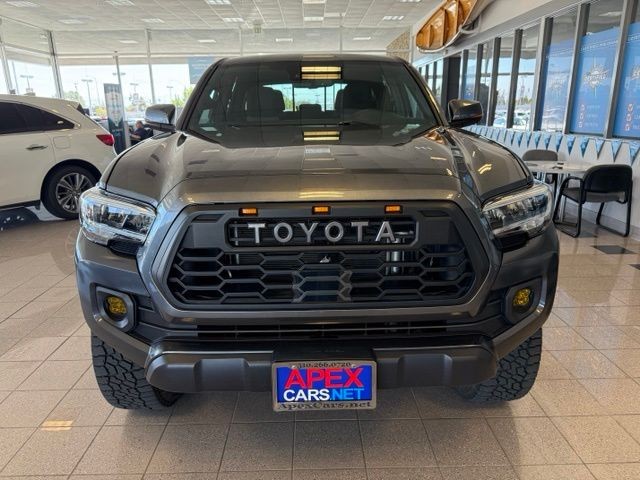 Toyota Tacoma 4WD Vehicle Full-screen Gallery Image 08