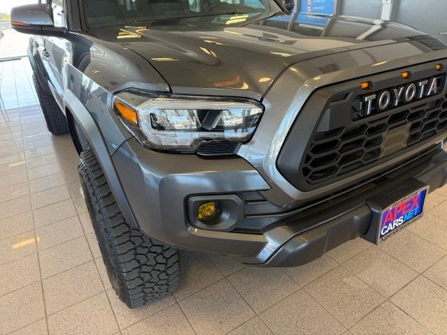 Toyota Tacoma 4WD Vehicle Full-screen Gallery Image 09