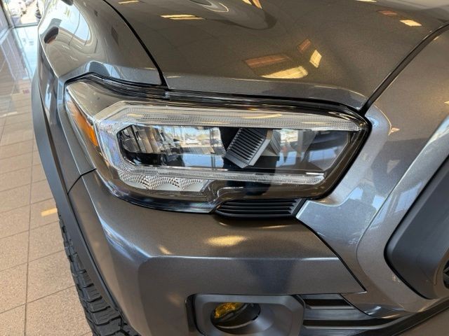 Toyota Tacoma 4WD Vehicle Full-screen Gallery Image 10