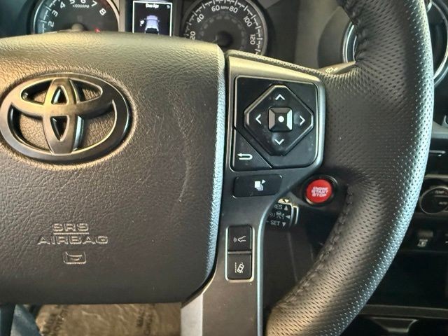 Toyota Tacoma 4WD Vehicle Full-screen Gallery Image 18