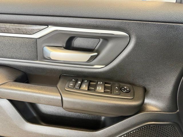 Ram 1500 Vehicle Full-screen Gallery Image 20