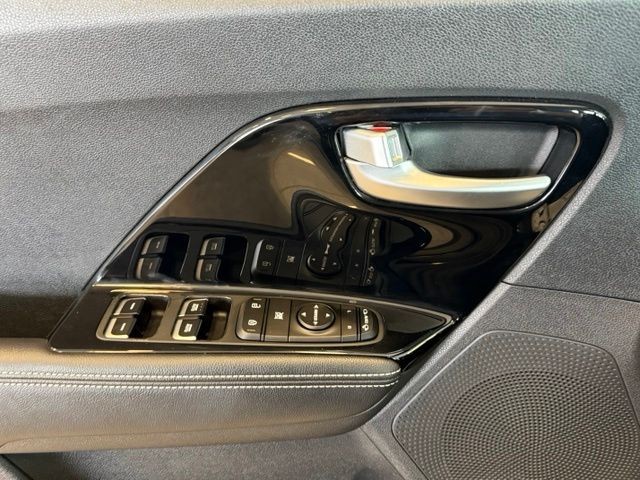 Kia Niro EV Vehicle Full-screen Gallery Image 19